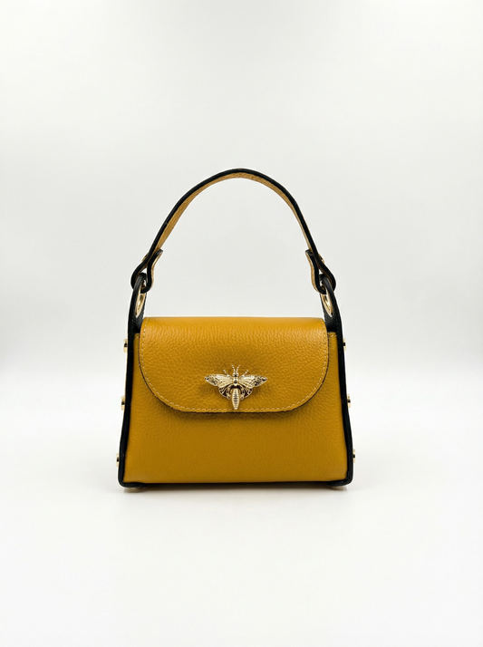 Mini borsa a mano in pelle è un gioiello di stile italiano, che unisce artigianato pregiato a un'estetica retrò