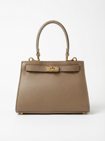 Classic leather handbag | Iconic design with light-colored metal buckle